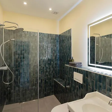 Big Premium With Rhine View Totally New Apartment Duisburg
