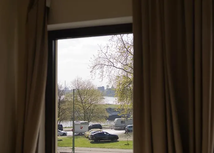 Big Premium With Rhine View, Totally New * 杜伊斯堡